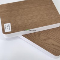 Panneau stratifié PVC finition grain de bois 1220x2440mm, feuille haute densité imperméable pour la fabrication de portes