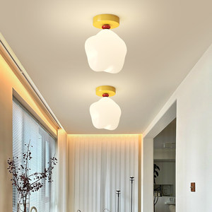 Lámpara de Techo Minimalista Estilo Crema, Luz LED Cálida, Lámpara de Pared para Dormitorio, Lámpara Creativa en Forma de Estrella para Habitación Infantil, Lámpara Amigable con la Vista - Product Image 1
