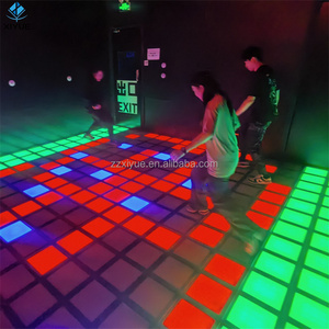 <span class=keywords><strong>Gioco</strong></span> di fuga da interni con piastrelle per pavimento a LED interattive 30x30cm che saltano il <span class=keywords><strong>gioco</strong></span> reticolo per la griglia di attivazione Multi-giocatore del parco divertimenti - Product Image 2