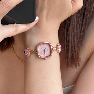 Montre-bracelet CILOA en quartz rose avec cadran carré, bracelet à maillons floraux, montre de soirée pour femme - Product Image 3