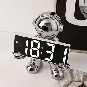 Réveil robot astronaute silencieux Behanmei pour étudiants et <span class=keywords><strong>enfants</strong></span>, ornements créatifs de chevet - Product Image 2