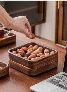 ถาดไม้วอลนัทสำหรับเดินทางและจานขนมปังแบบขายส่ง เป็นมิตรกับสิ่งแวดล้อม ถาดอเนกประสงค์สำหรับ<span class=keywords><strong>บุฟเฟ่ต์</strong></span>และอบขนม เหมาะสำหรับโรงแรม - Product Image 3