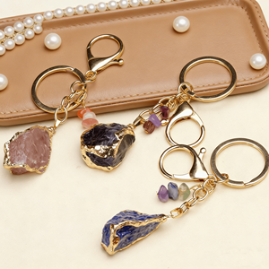 Vente en gros d'objets artisanaux en cristal, <span class=keywords><strong>pierre</strong></span> brute naturelle, porte-clés doré, breloque de sac Reiki, pendentif clé, cadeau - Product Image 3