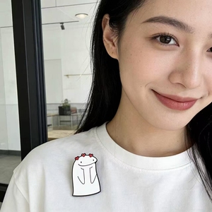 Broches de revers mignonnes en forme de ver de dessin animé, cadeau idéal pour les amateurs de mèmes, décoration pour sac à dos et chapeau - Product Image 5