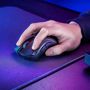 RA-ZER DEATH-ADDER V2 X HYPERSPEED, Diseño Ergonómico, Conectividad Inalámbrica Dual para Juegos, Ratón para PC de Deportes Electrónicos, HYPERSPEED Ergonómico - Product Image 2