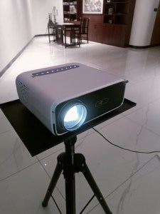 Precio de Fábrica al por Mayor, Nuevo Mini Proyector Inteligente 4K Android 9.0, Portátil, Auto HD LCD Q5 2024, Innovación en Mini Proyectores para el Hogar - Product Image 4