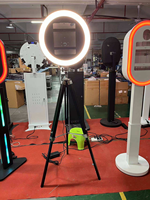 Photo Booth iPad & Kamera Portabel Laris Manis dengan Lampu LED RGB Kontrol Layar Sentuh dan Flight Case untuk Acara Pesta Pernikahan