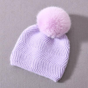 Chapeaux d'hiver pour enfants faits à la main tuques crânes tricotées <span class=keywords><strong>en</strong></span> cachemire doux avec pompon <span class=keywords><strong>en</strong></span> <span class=keywords><strong>fausse</strong></span> <span class=keywords><strong>fourrure</strong></span> amovible mignon bonnet épais et chaud pour le voyage - Product Image 6