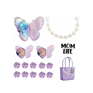 Bogg Bag Charms Purple Floral Butterfly Decor avec chaîne de perles Beachy Insert Accessoires pour femmes Girl Bogg Totes Sacs à main - Product Image 1