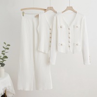 Vente en gros de costumes décontractés pour femmes en trois pièces pour l'automne et l'hiver, veste en tricot à col en V et cardigan pour femmes avec pantalon
