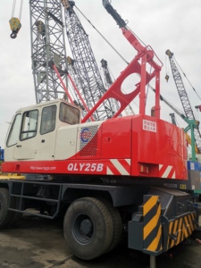 Harbin Hcmp QLY25B Grúa de rueda china de alto rendimiento de 25 toneladas Grúa de puerto de 20 toneladas a precio - Product Image 2