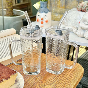 <span class=keywords><strong>Verre</strong></span> à eau en <span class=keywords><strong>verre</strong></span> avec poignée Niveau d'apparence élevé Boisson d'été pour femme Tasse à lait portable avec couvercle en paille - Product Image 5