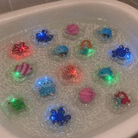 Jouet de bain personnalisé à LED flottant, mignon, réutilisable, en PU+ABS, imprimé en typographie, activé par la lumière, pour piscine, baignoire, animaux marins, poissons, dauphins