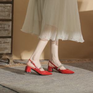 Sandalias elegantes de tacón alto con punta cuadrada y tacón grueso, cubiertas de cuero rojo, cómodas y antideslizantes. - Product Image 3