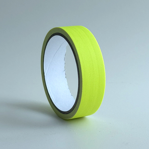 Échantillons gratuits de masquage vidéo et <span class=keywords><strong>film</strong></span> Fluorescent Spike Neon Matt Cloth Gaffa Gaffer Spike Tape pour UV Party 25mm x 25m - Product Image 3