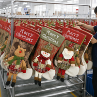 Ensemble de chaussettes de Noël en peluche 3D de 18 pouces de qualité supérieure, personnalisées avec des personnages de Père Noël, bonhomme de neige et renne, décoration suspendue pour cheminée de Noël