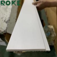 Plinthes ROKE Ps avec caractéristiques résistantes à l'eau, adaptées aux murs, aux coins et aux finitions de plafond