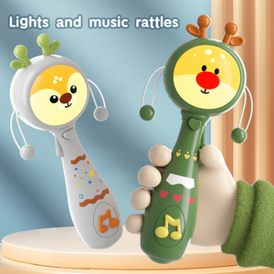 Hochet musical et lumineux en forme de renne de Noël en plastique souple pour nouveau-nés et bébés avec fonction de dentition - Product Image 3