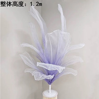 Fleurs géantes en organza de soie faites à la main, sur mesure, de luxe, pour la décoration de tables de mariage, les toiles de fond et les décorations de fêtes.