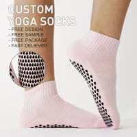 Chaussettes de yoga en coton biologique écologiques antidérapantes respirantes avec logo personnalisé imprimé rayures roses style sportif