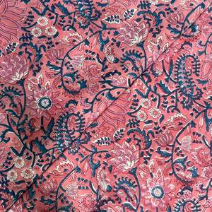 Tela de Algodón Estampada con Paisley Floral Rosa Coral y Motivos Botánicos Azules, Textil Tradicional Indio con Estampado a Mano - Product Image 5