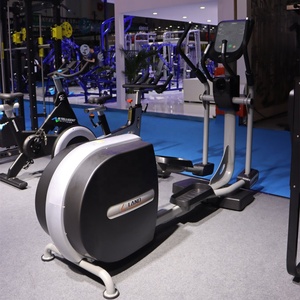 Équipement de fitness commercial et de studio : Appareil <span class=keywords><strong>elliptique</strong></span> silencieux et robuste pour la gym, machine Spacewalk - Product Image 4