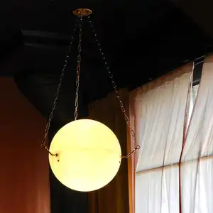 Bắc Âu Đá Cẩm Thạch Treo ánh sáng mặt dây chuyền phòng ngủ Alabaster ánh sáng mặt dây chuyền phòng ăn mặt trăng thiết kế ánh sáng mặt dây chuyền