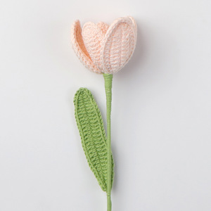 Bouquet di petali di tulipano in maglia di lana intrecciata a mano fiore artificiale uncinetto per regalo - Product Image 6