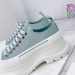Chaussures de créateur de luxe pour femmes, baskets en toile tendance, logo personnalisé, chaussures plates blanches de style marche, chaussures décontractées à lacets et semelle épaisse pour hommes - Product Image 4