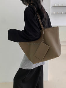 Sac à main unisexe tendance, nouveau, en gros, en PU, sac seau à bandoulière, fermeture éclair, imperméable, forme demi-lune, sacs à main de marque privée - Product Image 4
