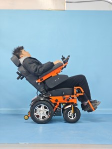 Fauteuils roulants électriques tout-terrain à moteurs brushless de luxe : utilisation encore plus facile - Product Image 5