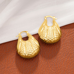 Orecchini a Cerchio Delicati a Forma di Conchiglia per Donne, Eleganti Gioielli da Vacanza in Stile Costiero - Product Image 3