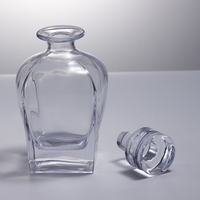 Verres à whisky et à vin en verre transparent de 700 ml, bouchon en verre givré avec estampage à chaud, logo personnalisé, haute qualité, MOQ 100 pièces, pour bars à domicile
