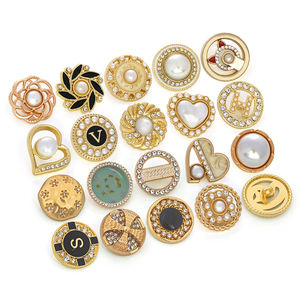 KUNSHUO 30mm Botón de perla Ropa de mujer Vástago dorado Metal con patrón cuadrado Diamantes de imitación en abrigo y ropa de mujer - Product Image 6