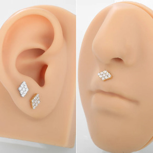 Clous d'oreilles en titane avec incrustation de zircon étoile ASTM F136 pour piercing d'oreille ou de lèvre, usage quotidien - Product Image 2