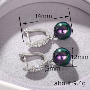 Orecchini con zirconi neri per donna, gioielli per le orecchie alla moda e futuristici - Product Image 4