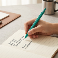 Stylo publicitaire promotionnel personnalisé à faible MOQ, cadeau d'exposition avec logo gravé, stylo neutre en plastique de couleur unie à bouton-poussoir