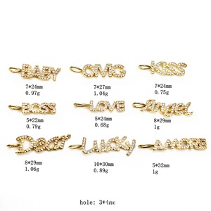 Collar vertical chapado en oro con letras de circonita para mujer y niña: Amor, Ángel, Beso, Suerte, Querido, Bebé, Jefe, OMG, Mamá, Amore - Joyería - Product Image 4