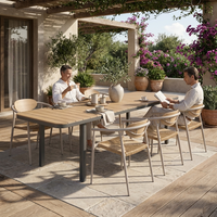 Table de salle à manger extensible d'extérieur avec structure en aluminium thermolaqué et plateau en bois composite, idéale pour villa et jardin