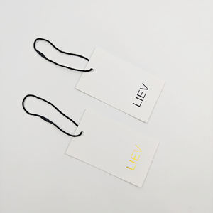 Etiquetas de Papel Ecológicas con Logotipo Personalizado y Acabado en Relieve para Bolsas, Zapatos y Ropa - Etiquetas Colgantes Impresas en Serigrafía con Cuerda - Product Image 2