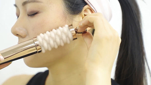 <span class=keywords><strong>2025</strong></span> sản phẩm mới cung cấp nhà máy xách tay mặt massager cán cho Lift da thắt chặt Silicone Chất liệu mặt nâng Massager - Product Image 2