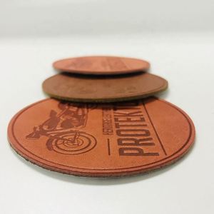 Casquette de camionneur en jean avec logo gaufré et patch en cuir, vente en gros directe usine - Product Image 2