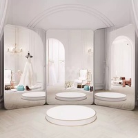 Grand miroir mural personnalisé à triple pli sur toute la longueur, cadre en aluminium, éclairage LED, désembuage, design moderne pour mariage