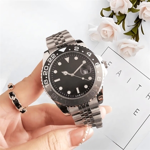 Montre Homme Neuve à Bracelet en Acier, Cadran Noir avec Lunette Rouge et Bleue, Affichage de la Date – Prix Direct Usine - Product Image 2