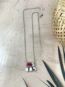 สร้อยคอทำมือประดับดอกดาเลียสีขาว บัฟฟาโลเทอร์ควอยซ์ จี้เงินแท้ชุบทอง ตัวเรือนแบบปรับได้ ของขวัญสำหรับเธอ - Product Image 2