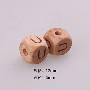 Perles <span class=keywords><strong>en</strong></span> <span class=keywords><strong>bois</strong></span> personnalisées DIY de 12 mm, couleur <span class=keywords><strong>bois</strong></span>, gravées au laser, lettres de l'<span class=keywords><strong>alphabet</strong></span> anglais, <span class=keywords><strong>en</strong></span> hêtre, carrées, avec trou - Product Image 3