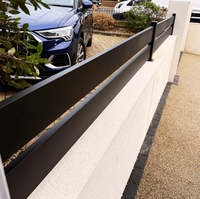 Panneaux de clôture horizontaux en aluminium pour extérieur avec finition noire thermolaquée résistante à la corrosion