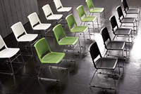 Chaises en plastique empilables modernes et colorées de haute qualité, respirantes, pour l'école, le salon et l'ameublement commercial Bosen