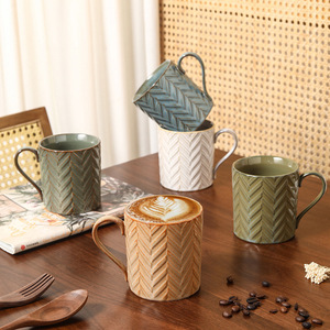 Tasse à café en céramique artisanale gaufrée à chevrons, en grès rustique à glaçure réactive, pour latte, thé, usage domestique ou café - Product Image 2