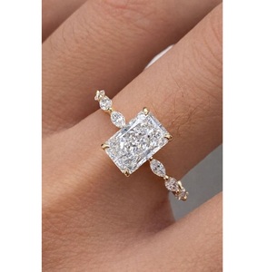 Anillo de Compromiso y Boda con Diamante Cultivado en Laboratorio, Corte Radiante de 3CT, Oro de 14K, Claridad VVS VS, Lujoso para Mujer, Certificado - Product Image 3